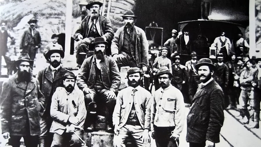Ouvriers sur le chantier du tunnel du Gothard (1880)