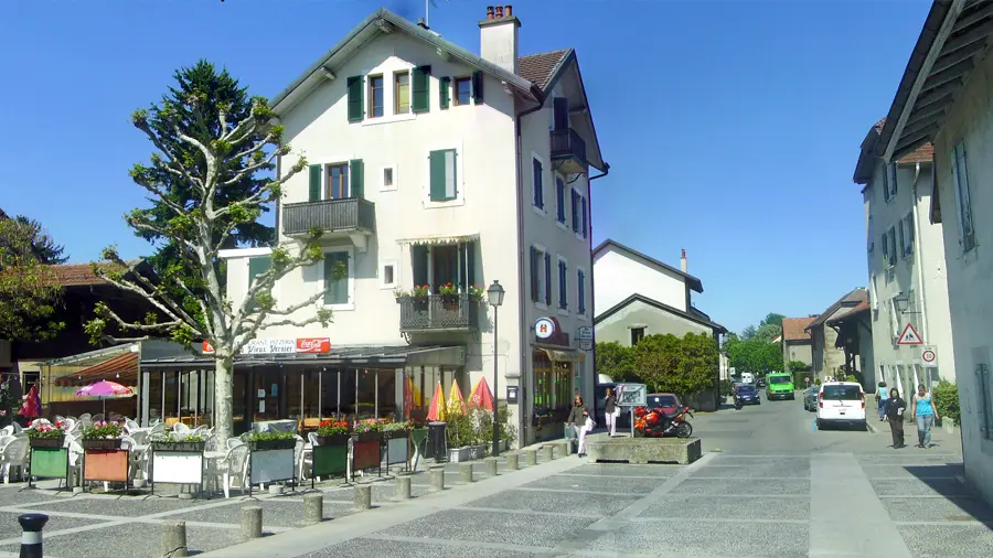 Rue du village à Vernier (Genève)